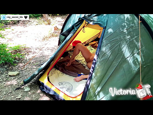❤️ Op kamera verfilm Passievolle ruk vreemdeling in 'n tent Gehalte-seks by ons af.milf300com.ru ️❤